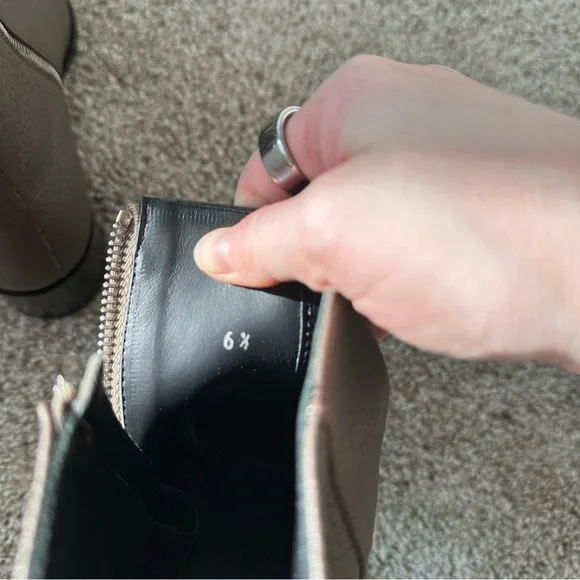 Everlane Boss Boot in Pebbled Leather - Picture 5 of 5